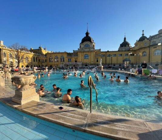 Маловідома історія купалень Сечені