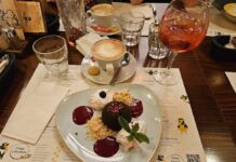 VakVarjú Restaurant