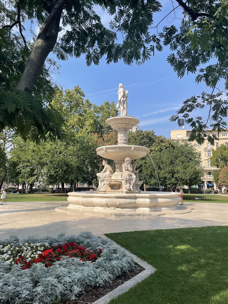 Площа Ержебет (Erzsébet tér)