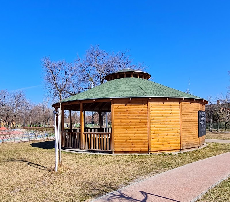Rákóczi Kert and Civic Community Center